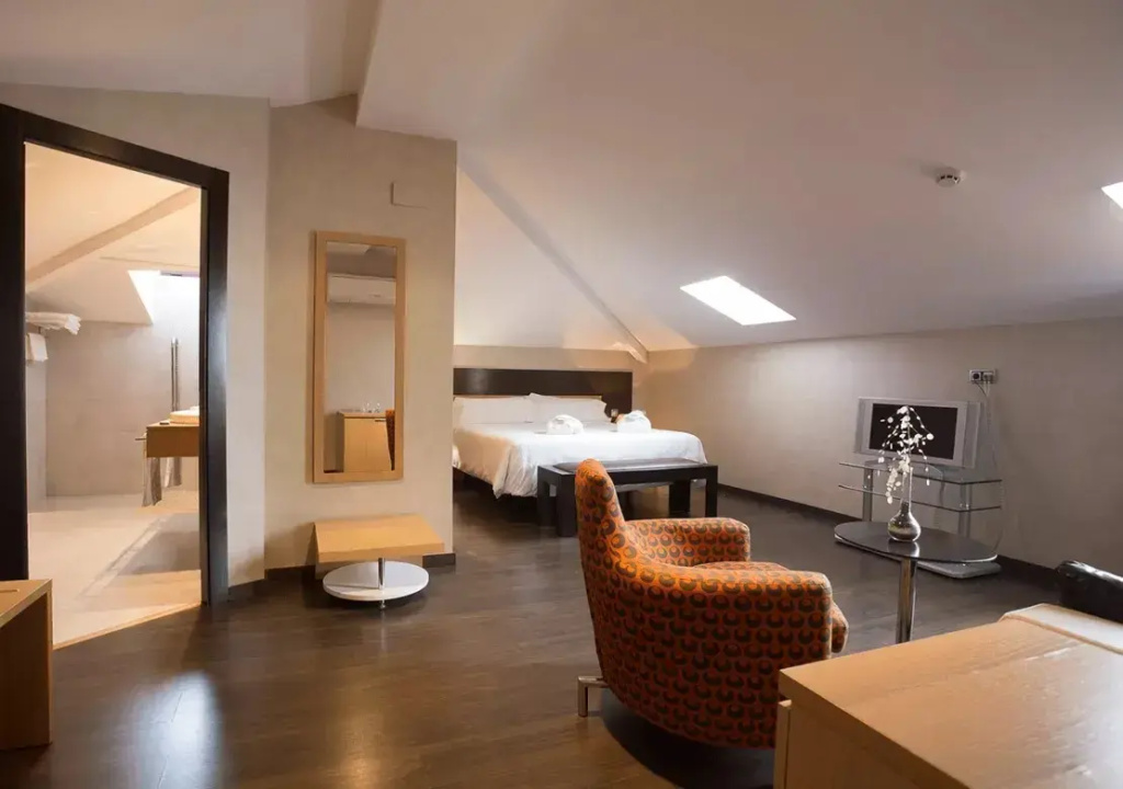 With Hydromassage Bathtub Junior Suite
