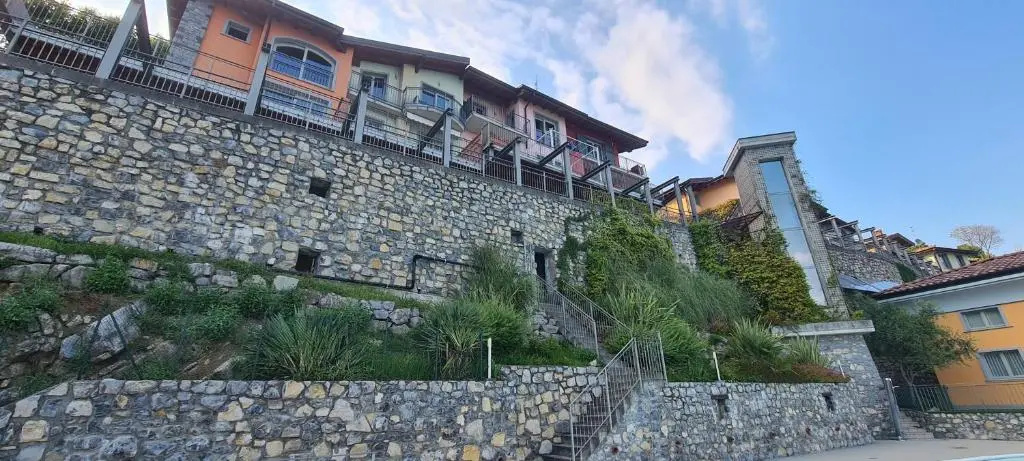 Residence Sirene alloggio Stefania vista lago e piscina