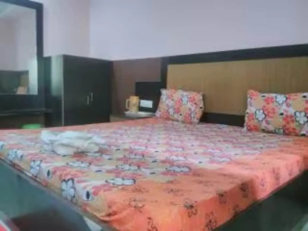 Deluxe Double room (full double bed)