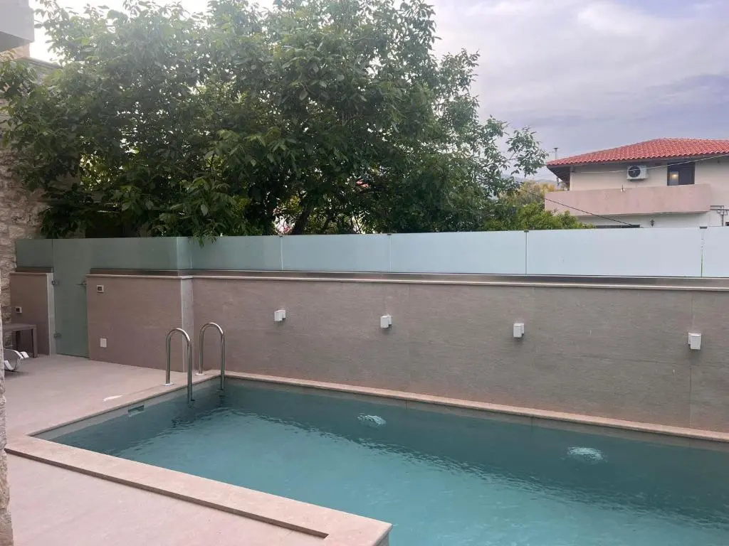 2 Bedrooms Villa
