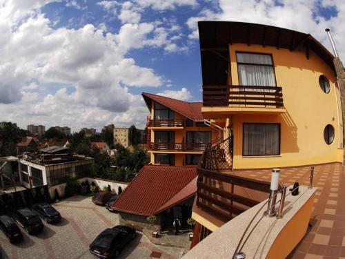 Hotel Oasis Brasov image