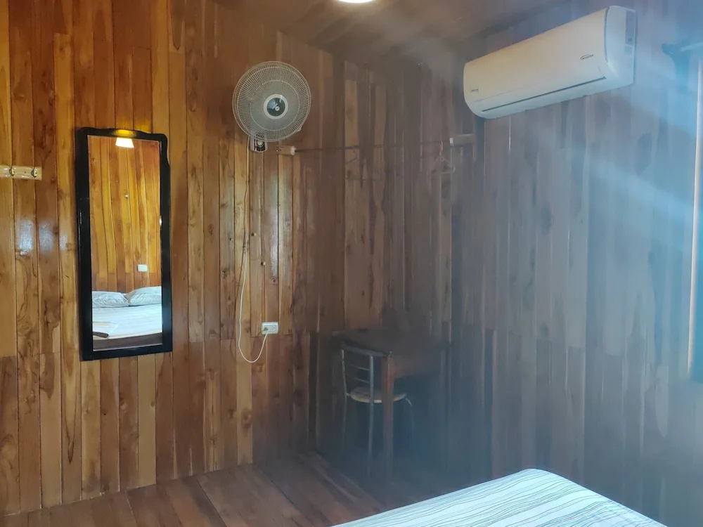 1 Bedroom Comfort room