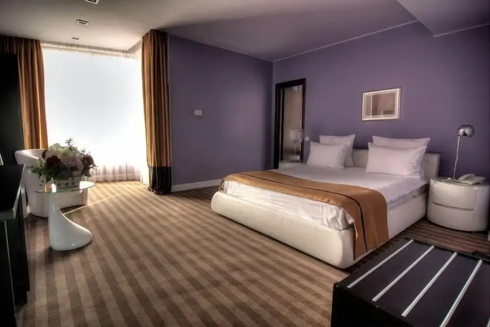 Deluxe Double room (full double bed)