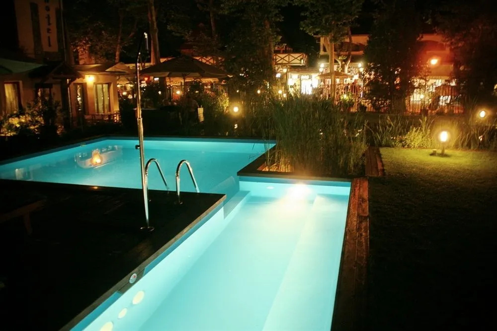 Renegade Hotel - Général