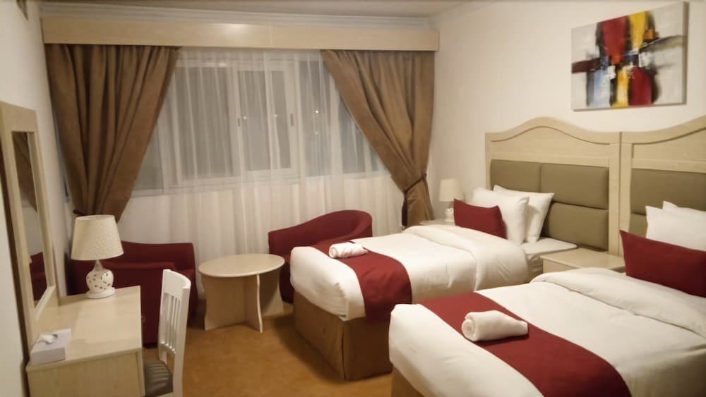 Al Muraqabat Plaza Hotel Apartments