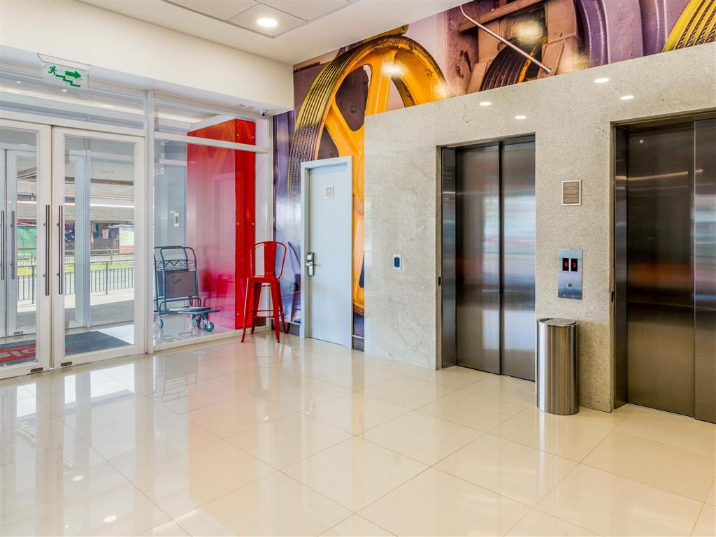 Lobby & Reception