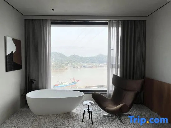 Royal Dragon Airport Hotel