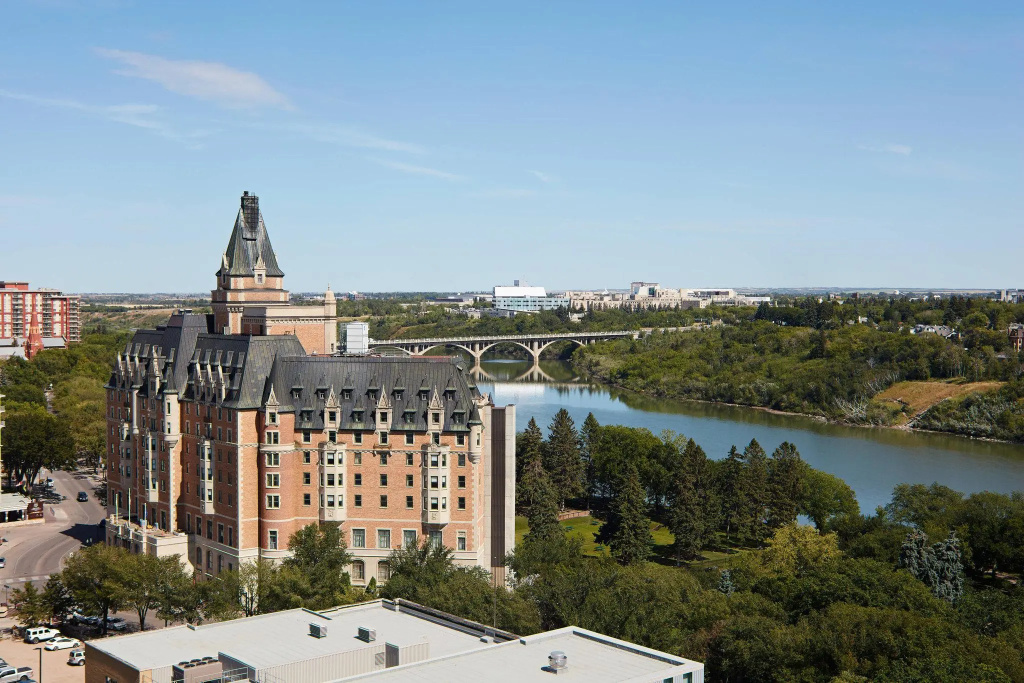 1 Bedroom Double Suite with river view full double bed