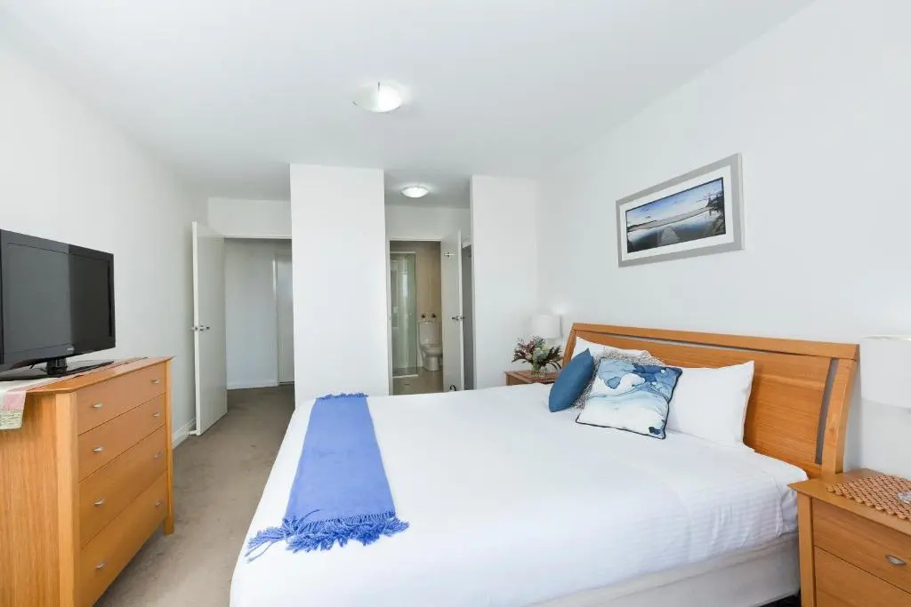 2 Bedrooms Apartment with city view