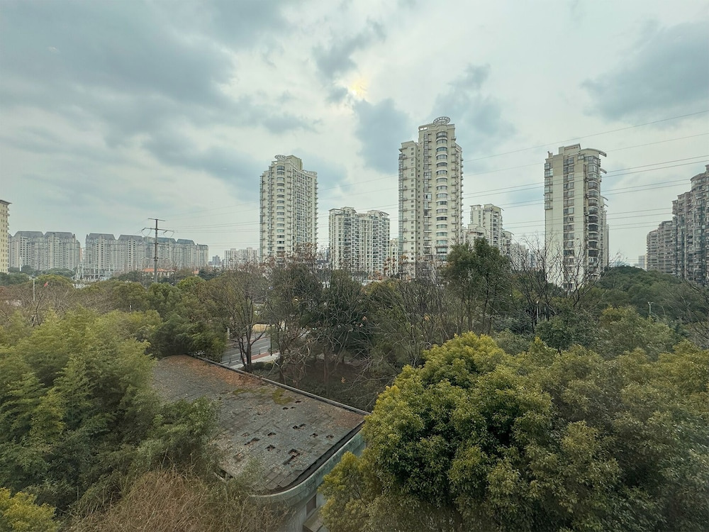 Tyms 3BR 2BA Apt Gubei Fully Furnished