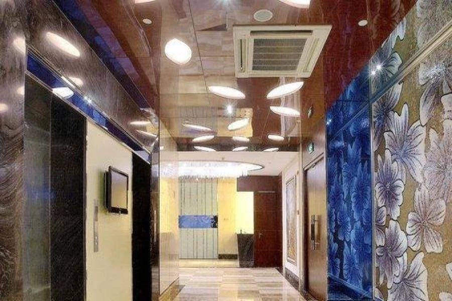 Lobby & Reception