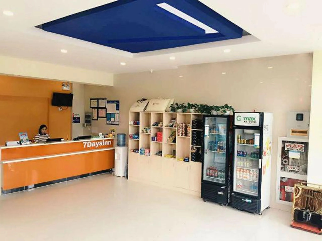 Lobby & Reception