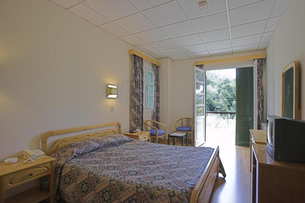 New Helvetia Hotel by null