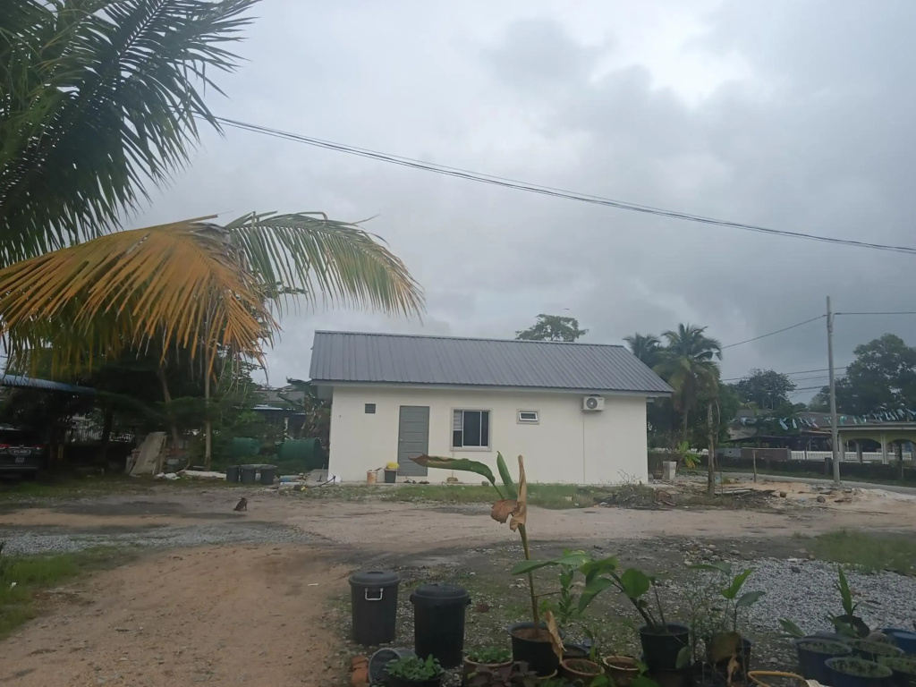 Homestay Aircond Pantai Timur Chalet Guest House Kak Mah