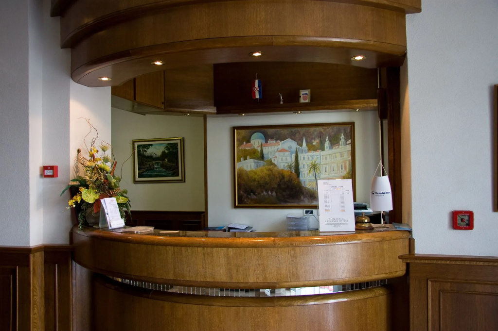 Lobby & Reception