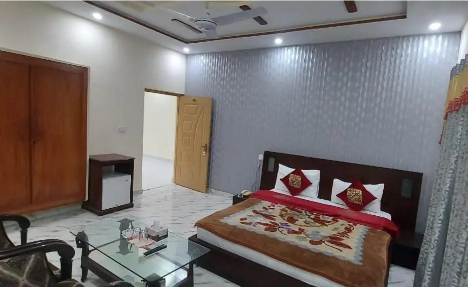 Family Guest House in Garden Town