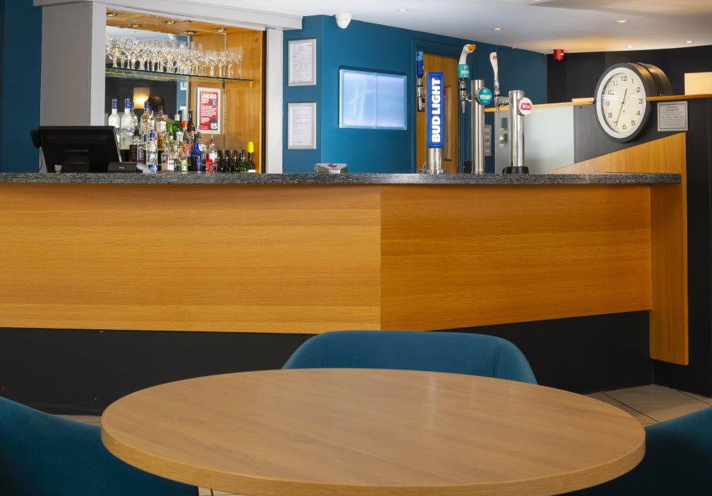 Holiday Inn Express Gloucester - South by IHG - Général
