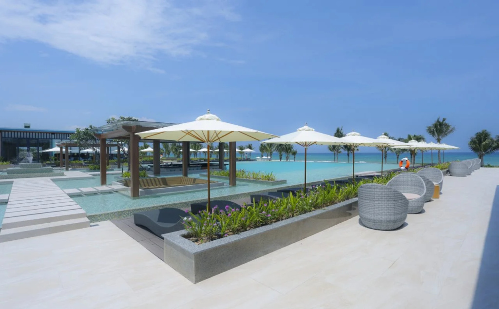 Beach & Waterfront