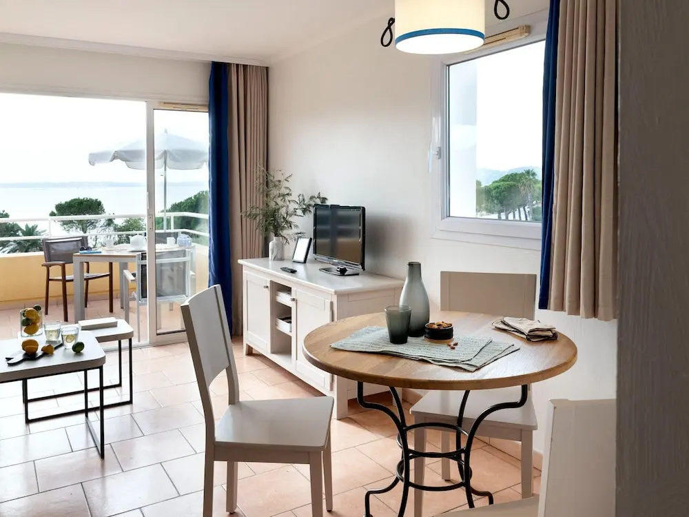 Afficher la photo 6 — Stunning 4-person Sea View Haven
