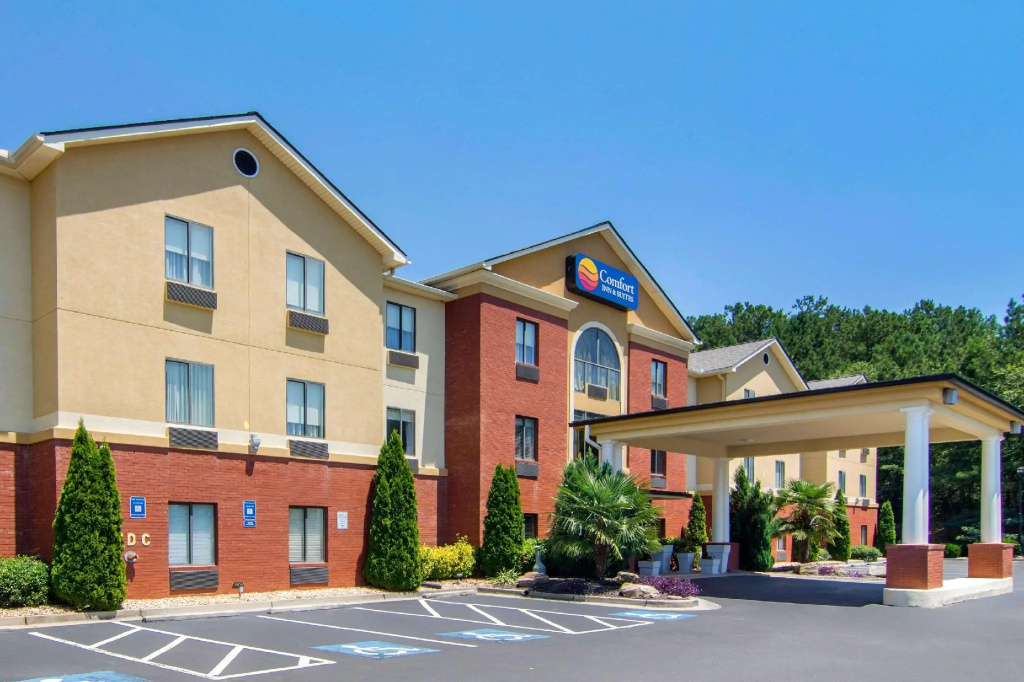 Comfort Inn & Suites Canton Riverstone Area