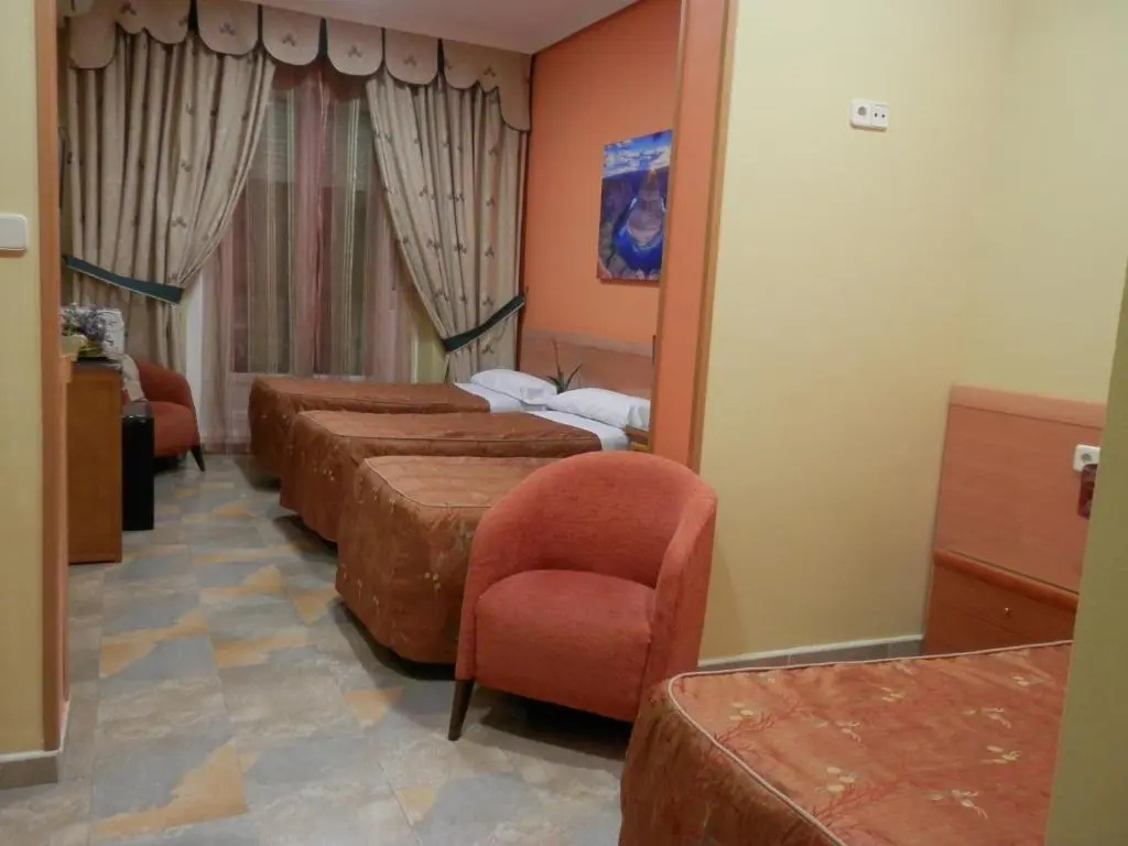 Standard Triple room