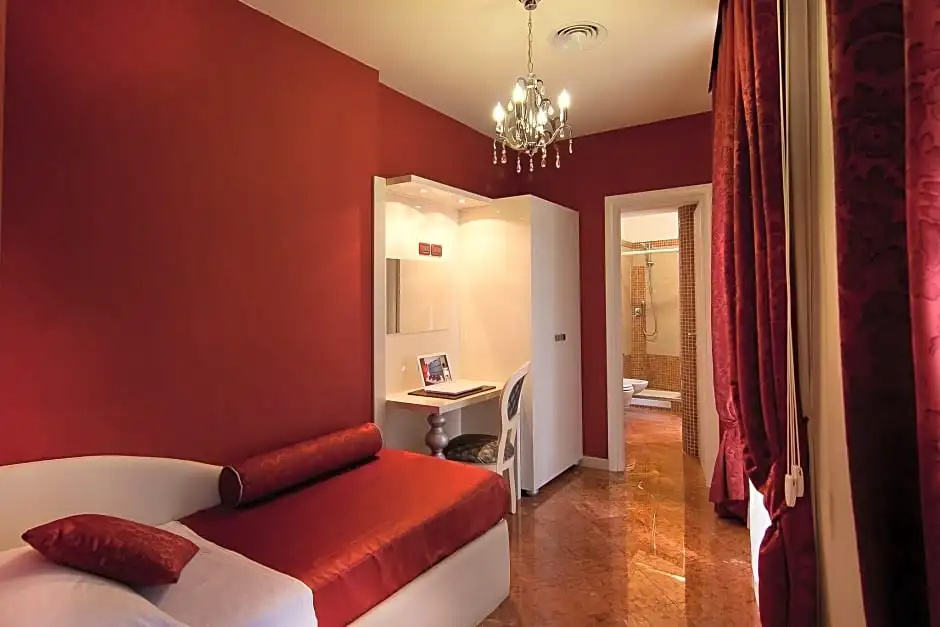 Double Junior Suite (full double bed)