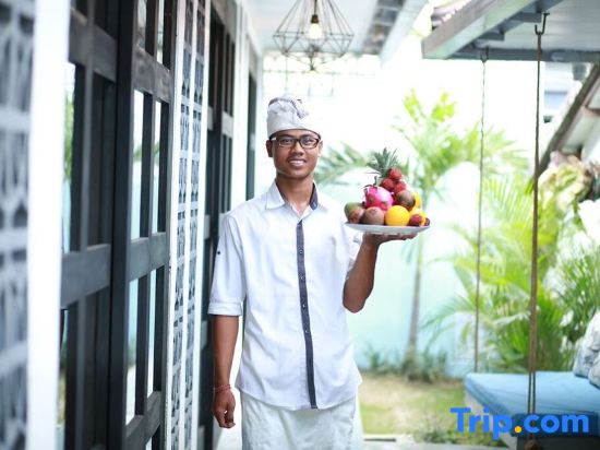 3BR Canggu Batu Belig Tropicana Villa - Walk to Beach