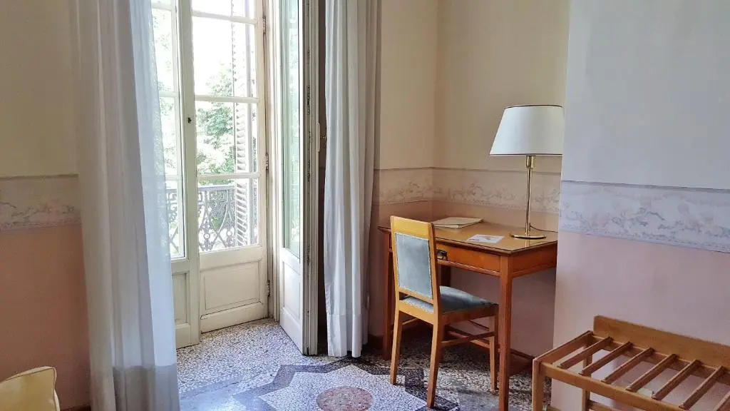 Classic Double room (full double bed)