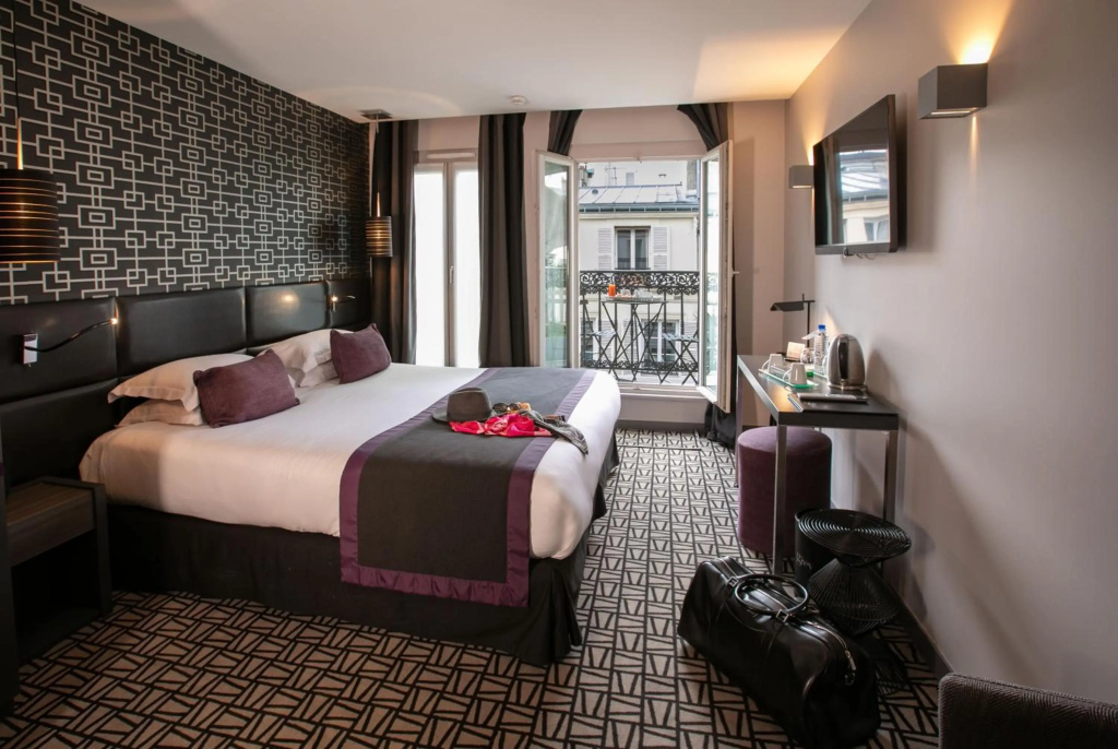 Le Grey Hotel — 3