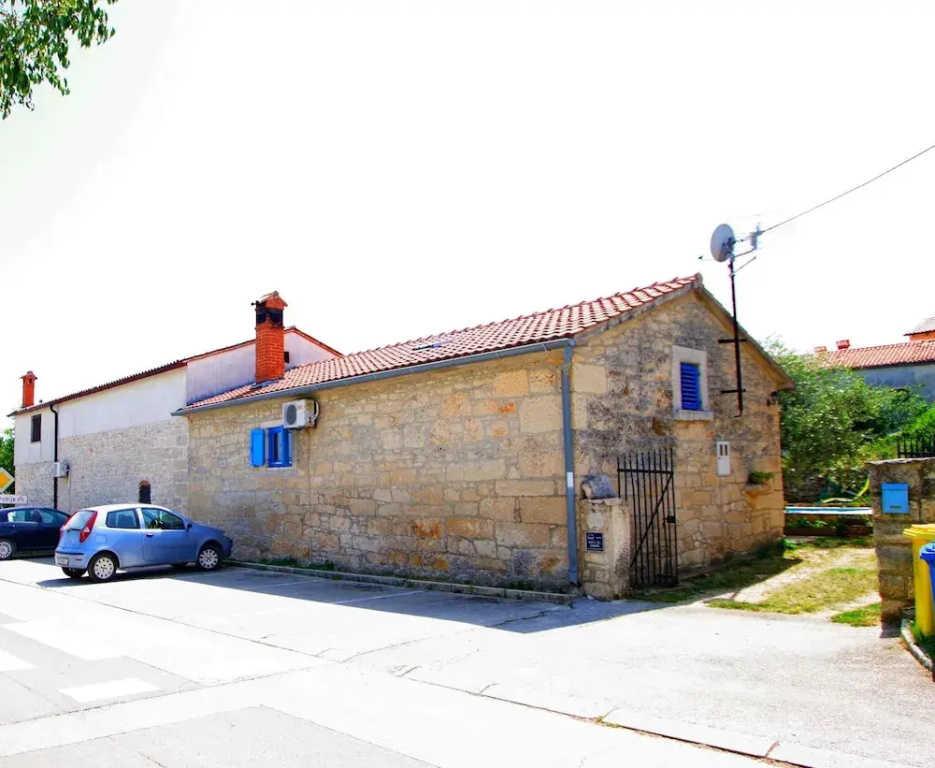Holiday villa with private pool in authentic agricultural and fishing village Rakalj