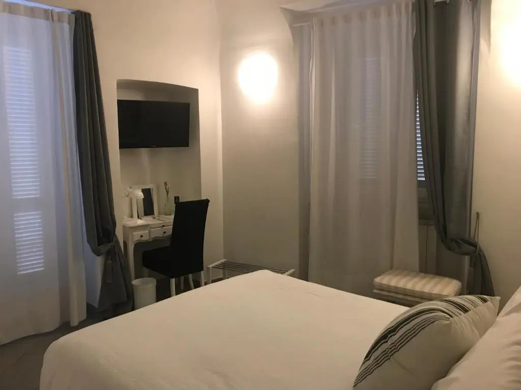 Standard Triple room with balcony