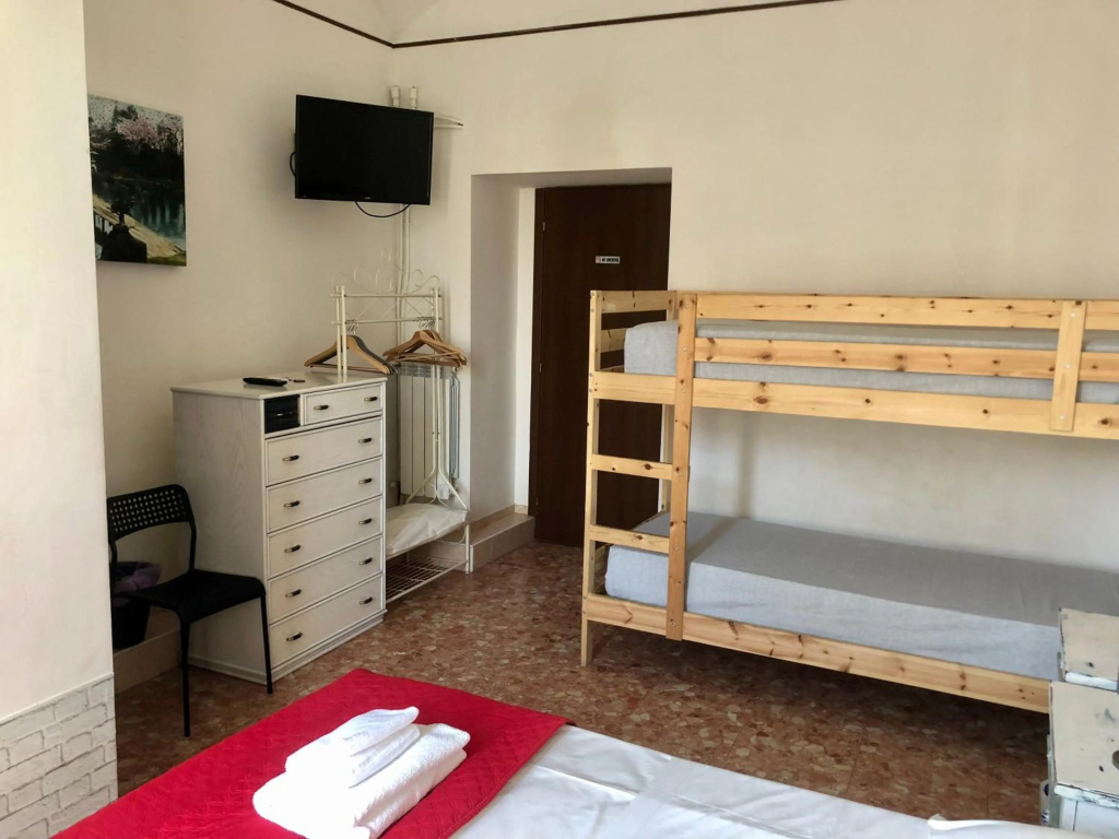 Silton's Room — 5