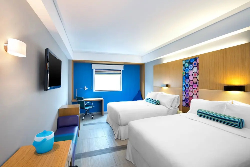 Quadruple Aloft Guest Room