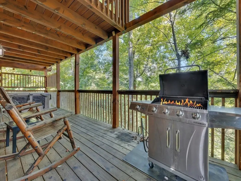 Chillin N Grillin 2 Bedroom Cabin