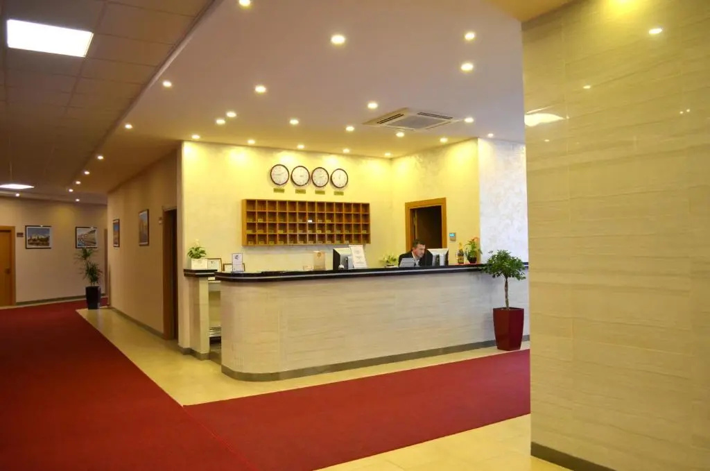 Lobby & Reception