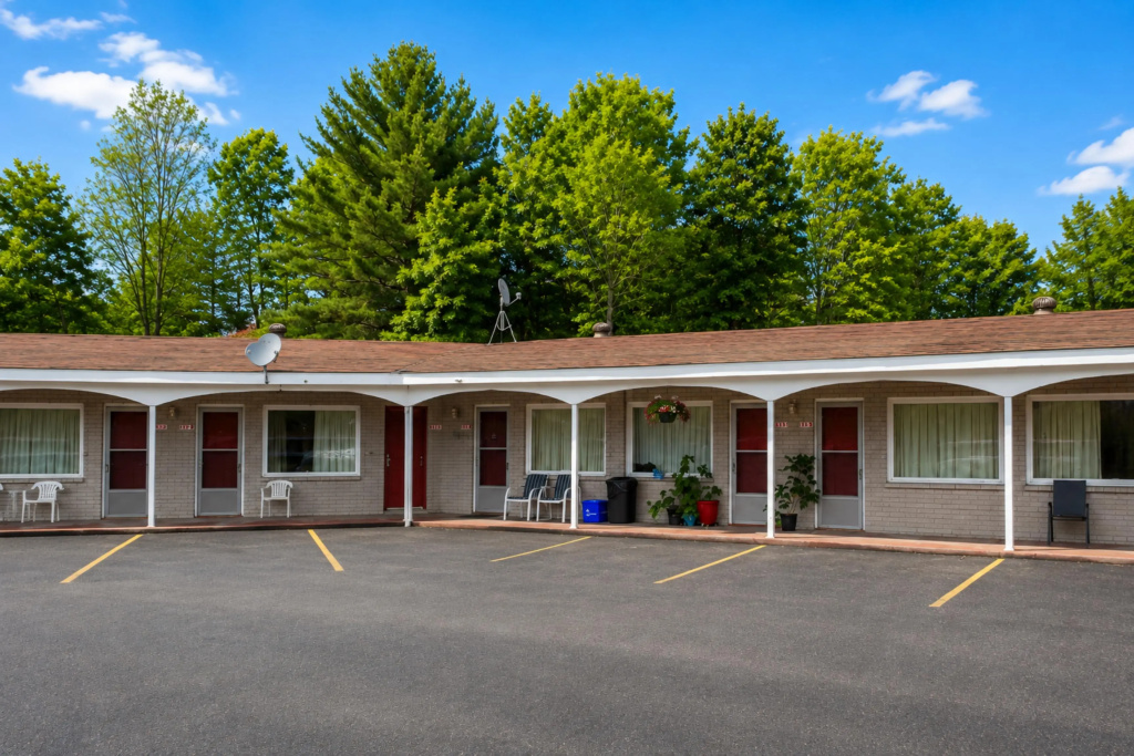 Skyways Motel