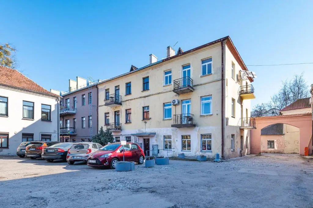 Retro Studio Old Town Apartment by Hostlovers