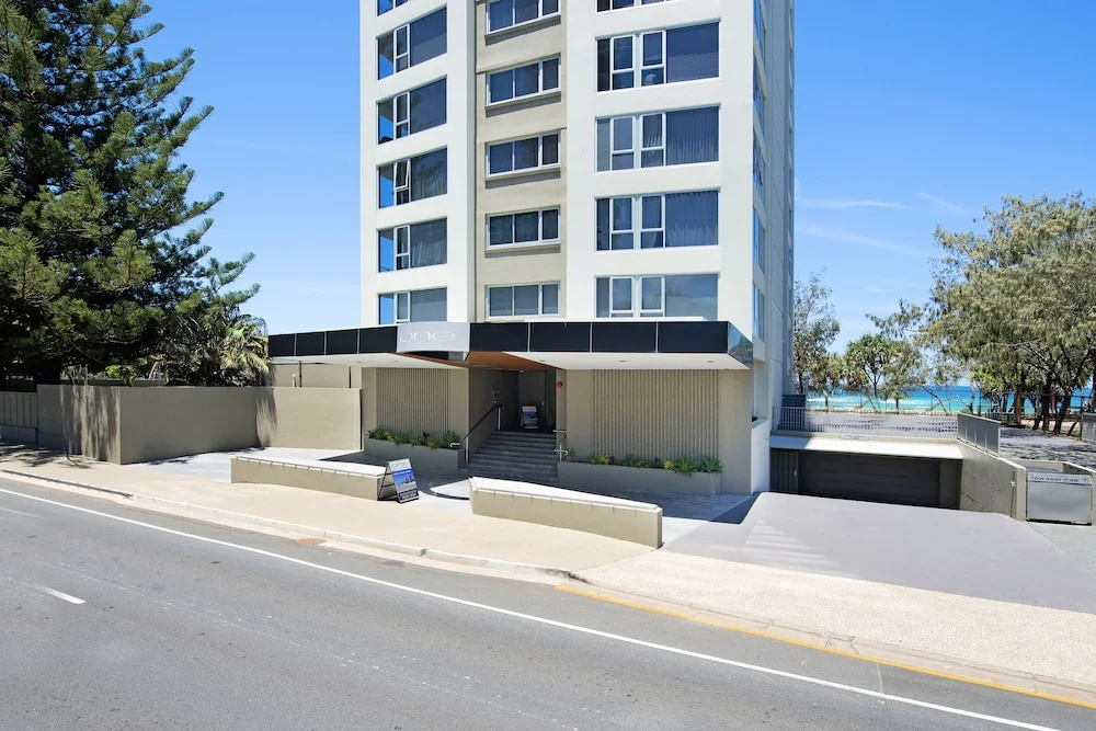 Absolute Beachfront - Central Surfers Paradise