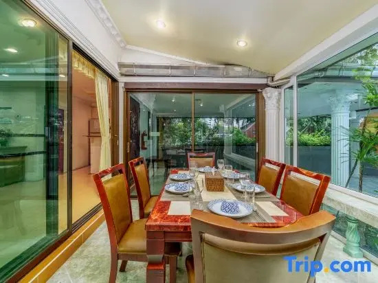 Вилла с 5 комнатами с видом на сад в Villa Navin Resort