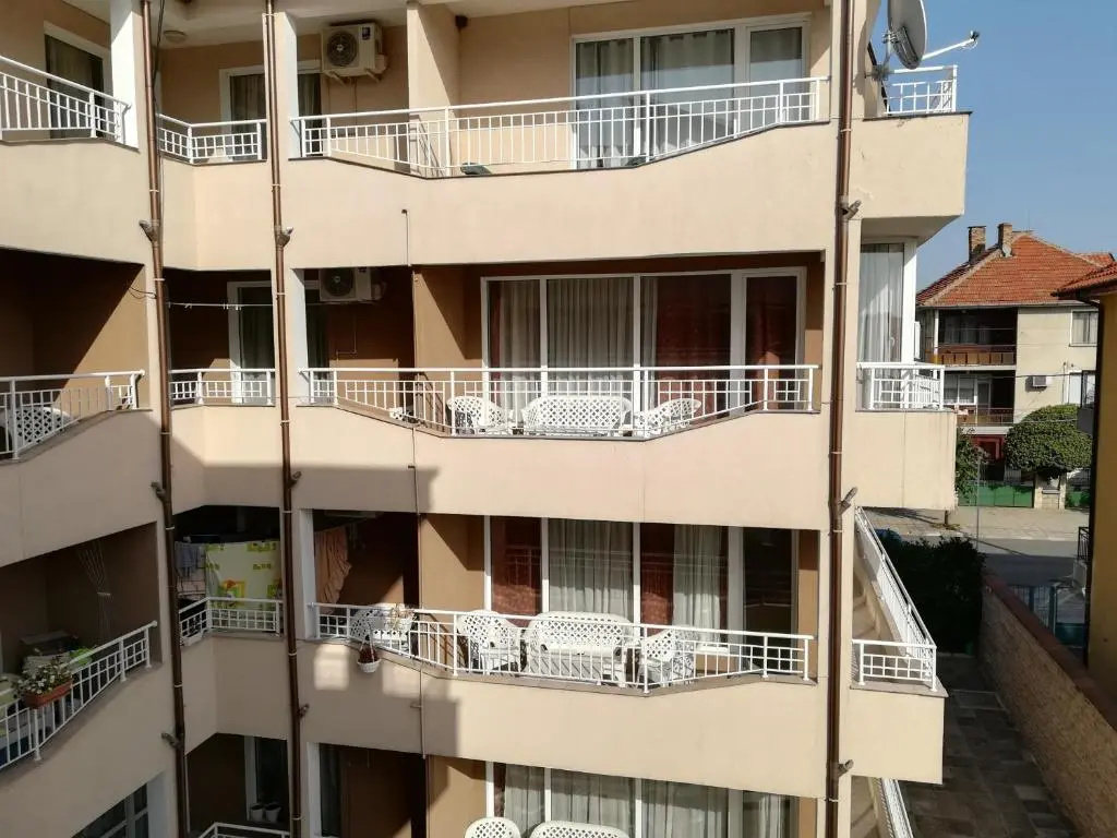 Apartment with pool view