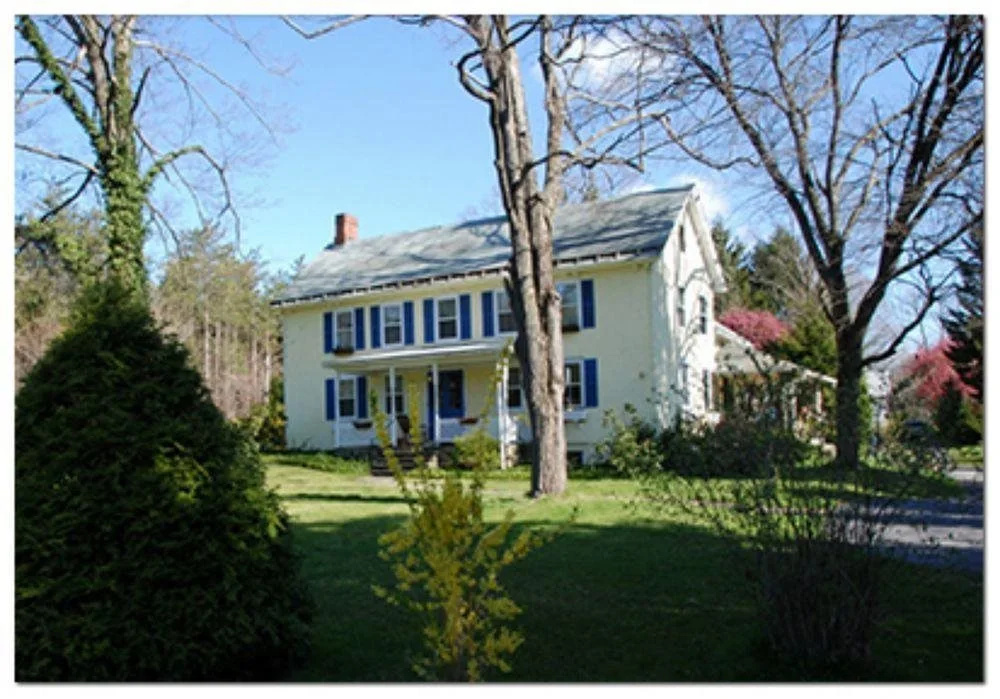 Le Petit Chateau Inn