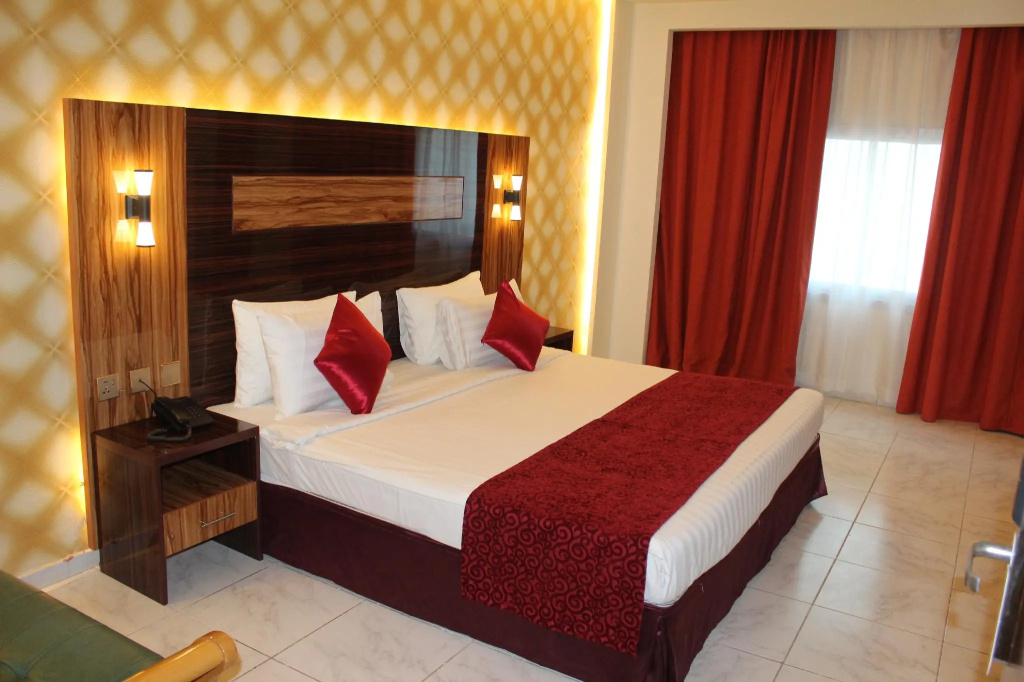 Double room (full double bed)