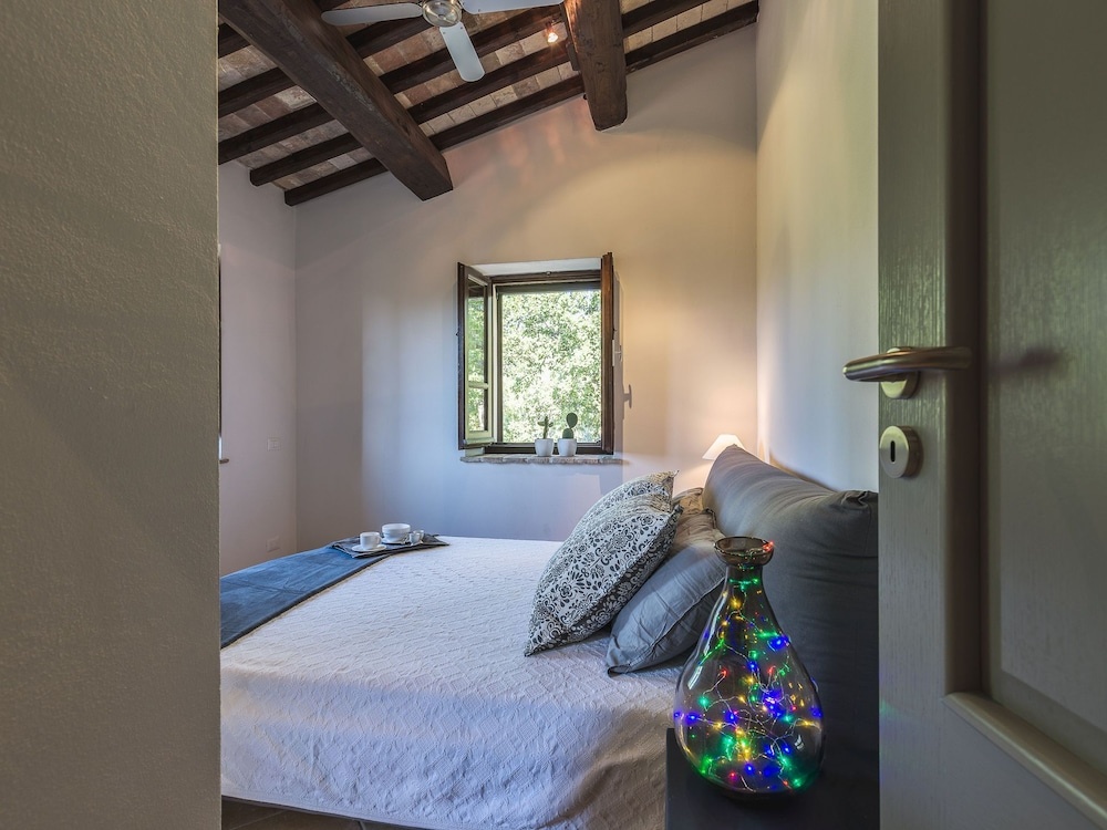 Splendid Villa in Preggio With Swimming Pool