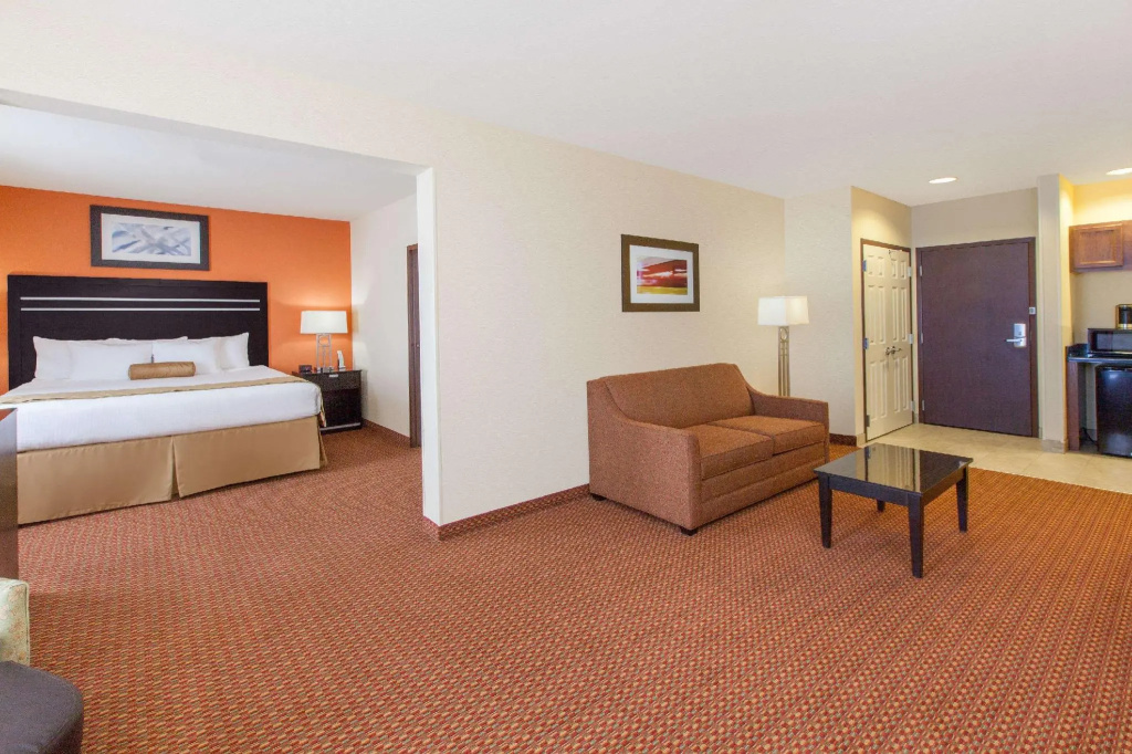 La Quinta Inn & Suites by Wyndham Tulsa Midtown Hotel - Chambres