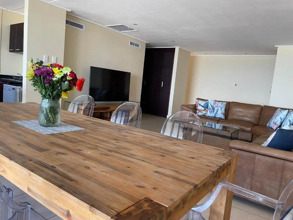 UMDLOTI - On the BEACH! Private & Central. Sleeps 8.