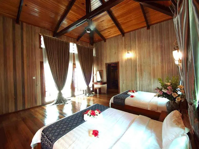 豪華四人房,帶有落地窗單人床