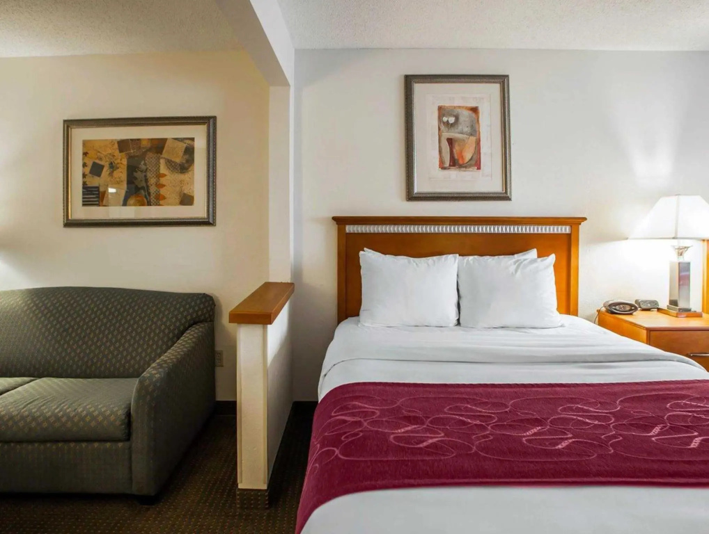 Double Suite full double bed