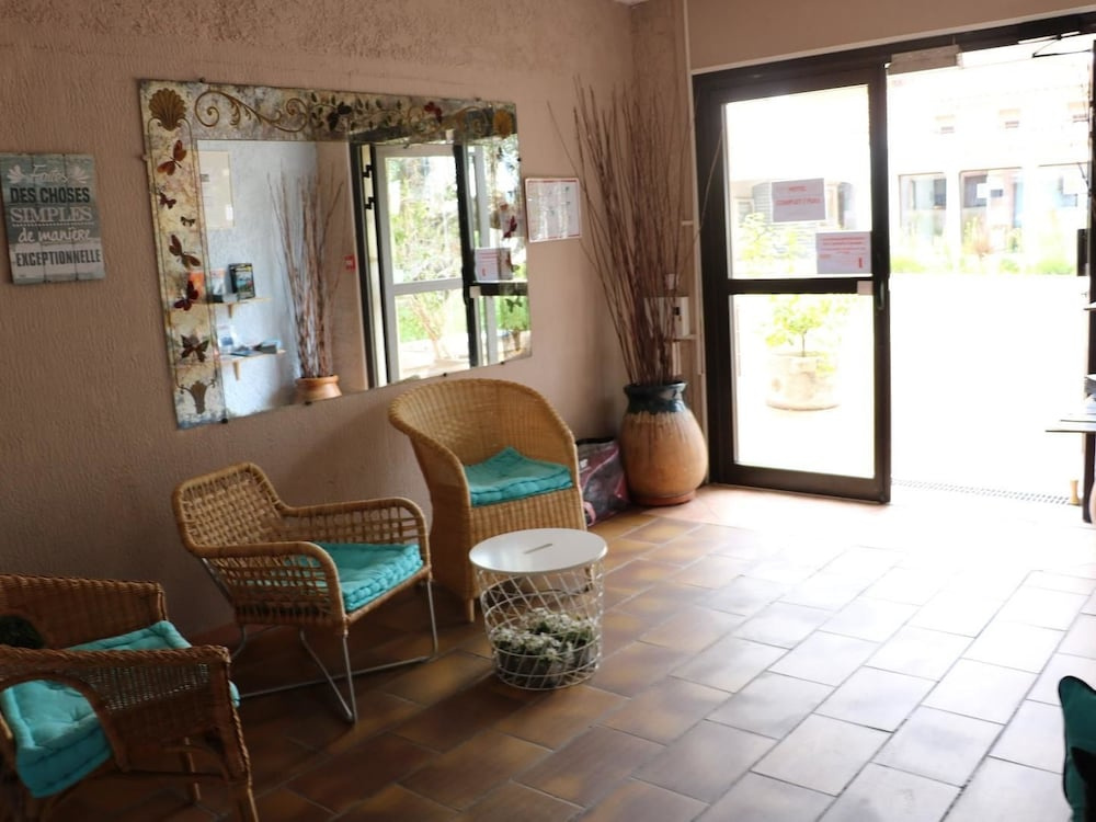 Lobby & Reception