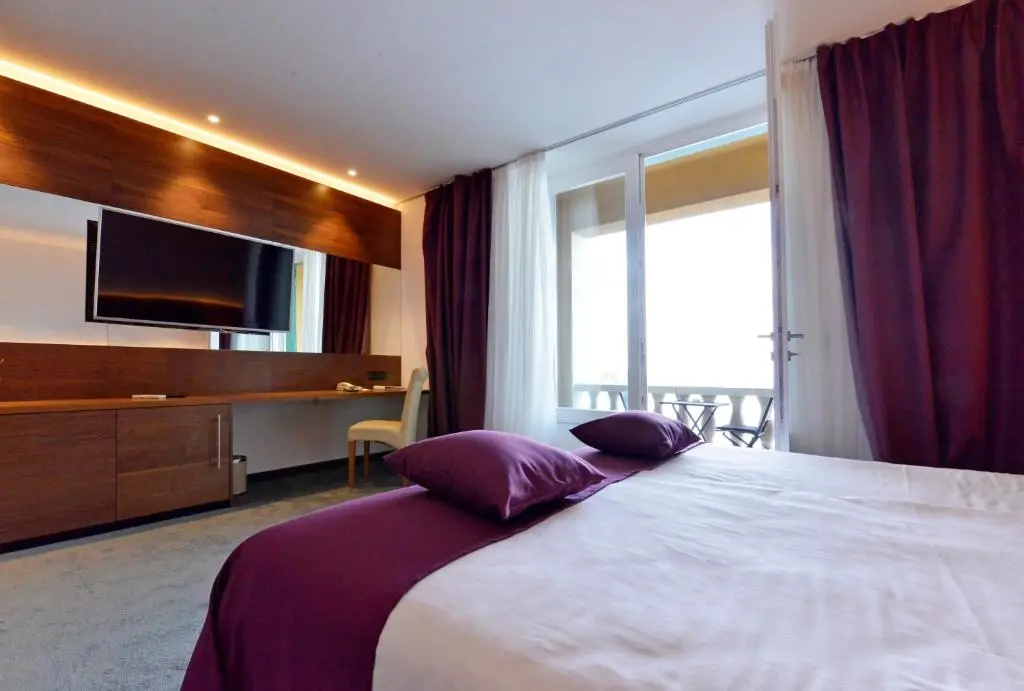 Superior Double room with balcony and with sea view (full double bed)