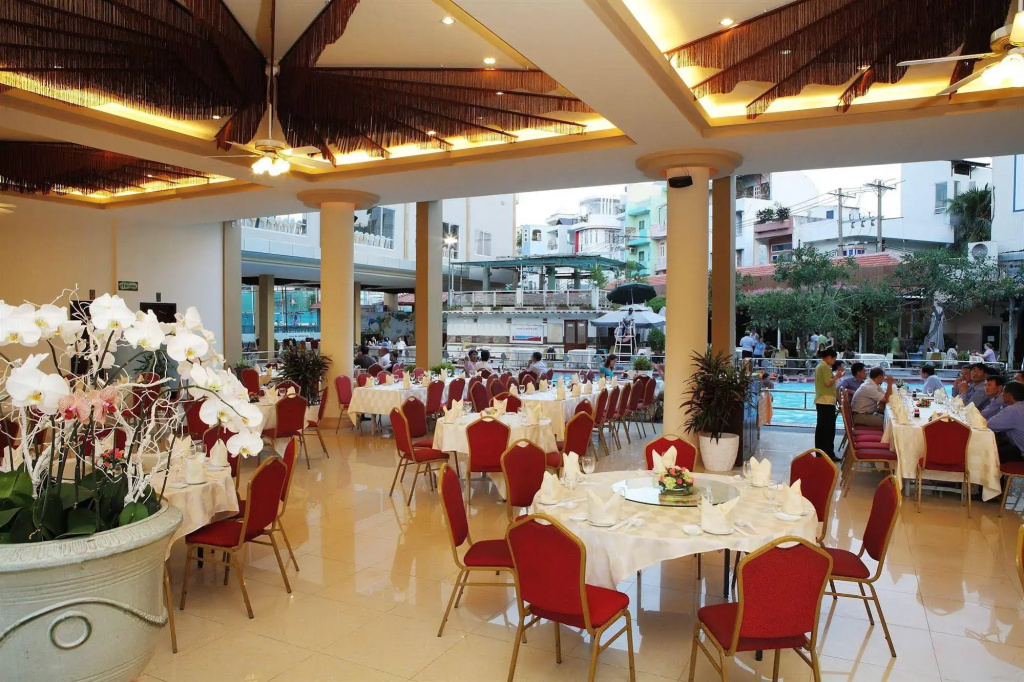 First Hotel - Général
